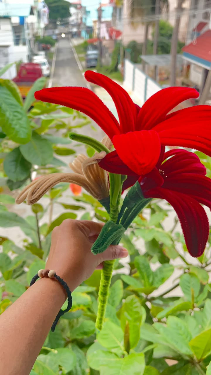 Handmade Velvet Lily Stem Arrangement (Unwrapped Bouquet / DIY Stem Pack)