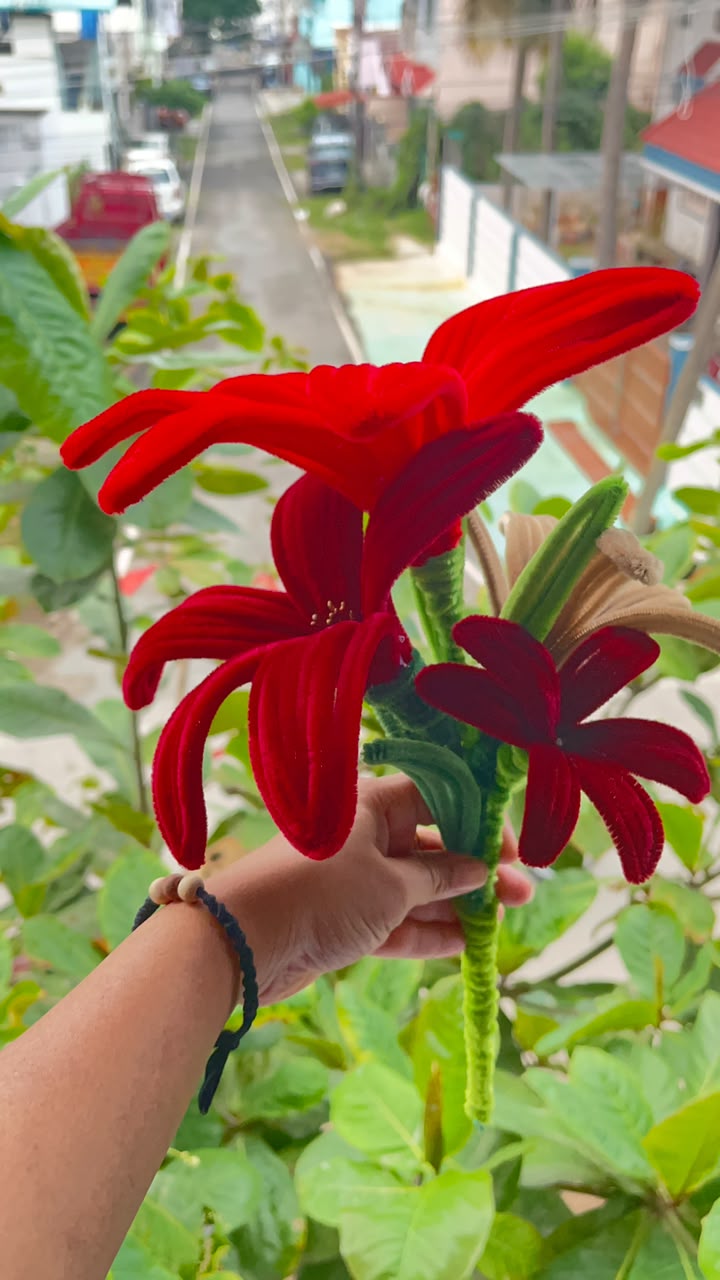 Handmade Velvet Lily Stem Arrangement (Unwrapped Bouquet / DIY Stem Pack)