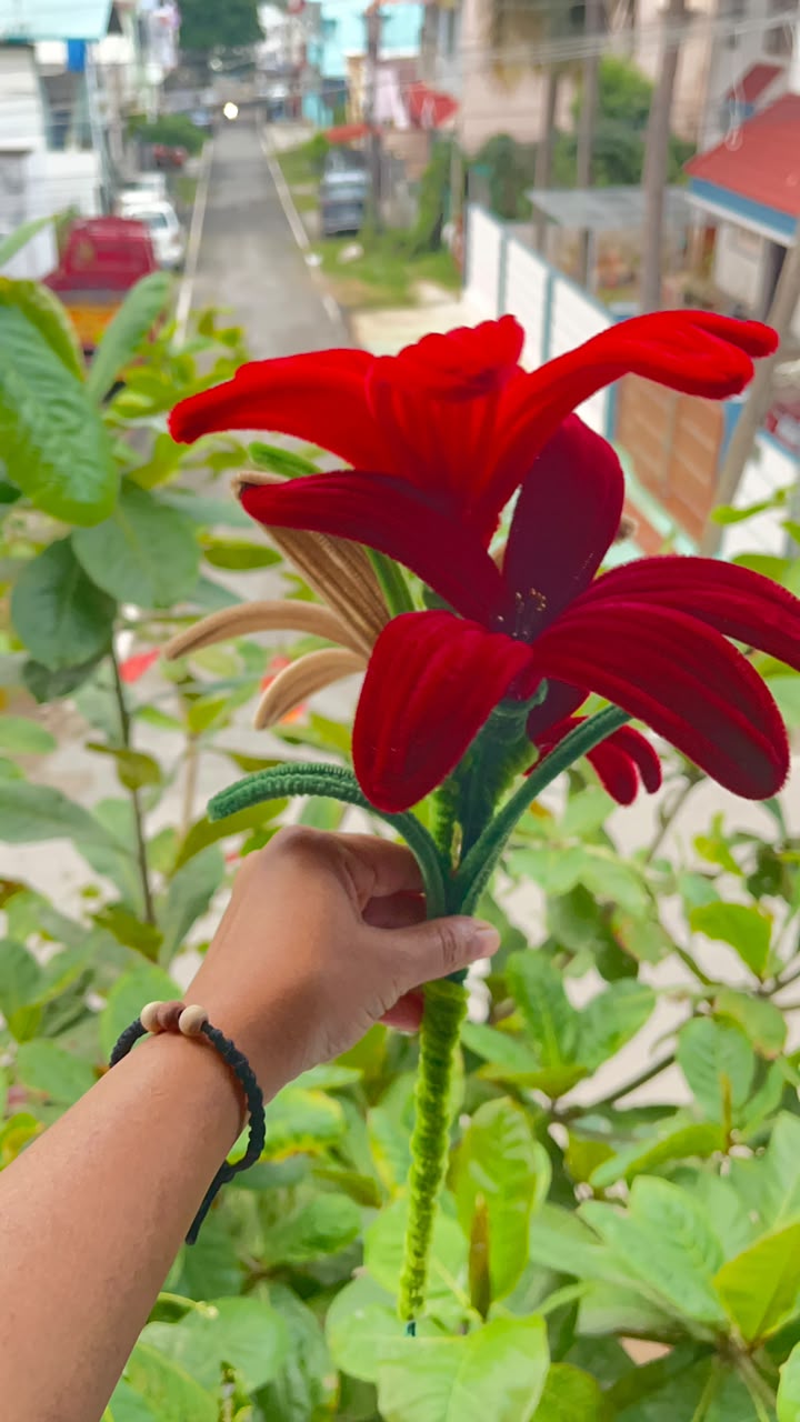 Handmade Velvet Lily Stem Arrangement (Unwrapped Bouquet / DIY Stem Pack)